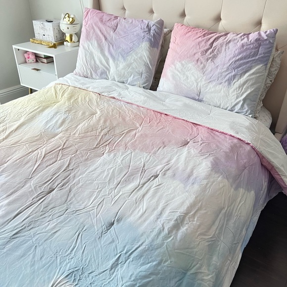 Comforter and shams /Pastel Ombre Bedding Set from Pottery Barn Teen - Picture 2 of 7